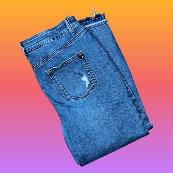 M Jeans by Maurices Hi Rise Distressed Raw Cuff Crop Jeans Size XL 33x28 #20 - Picture 4 of 8